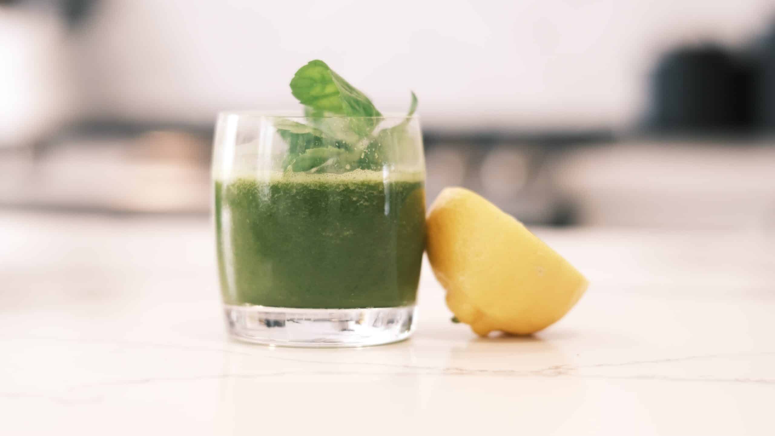 green juice with lemon